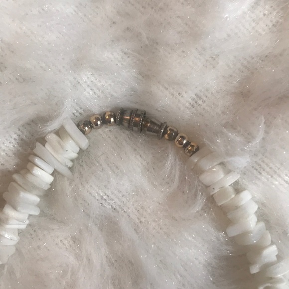 “PUKA SEASHELL” Vintage  Necklace With Bead Detail. - Picture 5 of 6